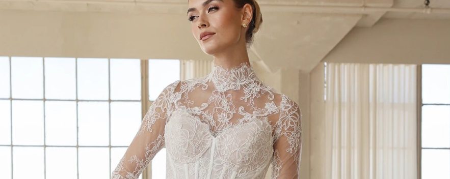 لباس عروس آستین بلند توری رمانتیک با یقه بلند