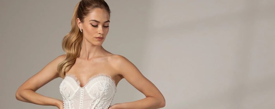 لباس عروس رمانتیک بدون بند از تور و دانتل